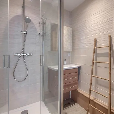 A 30 Metres De La Bel Pour 6 Apartment